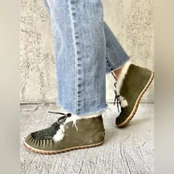 Sorel Out N About Moc Olive Green Suede & Fabric Shearling Lined Moccasin Sz 7 - Picture 1 of 13